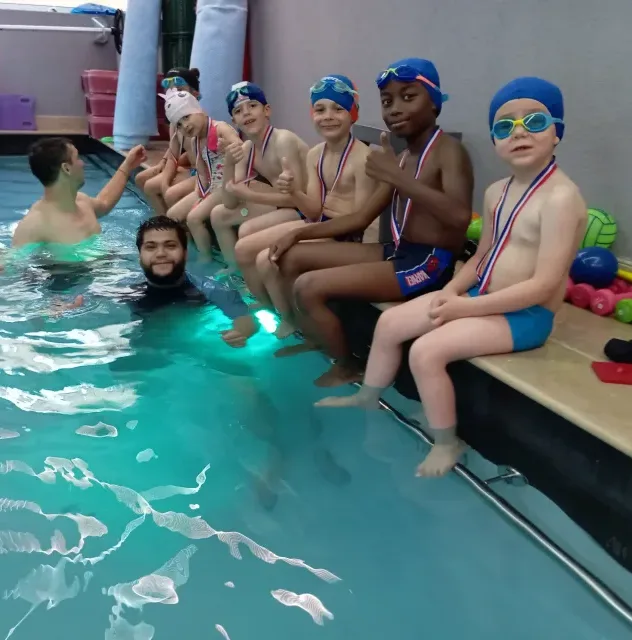 remise de médailles fin de stage de natation aux petits canards perreux